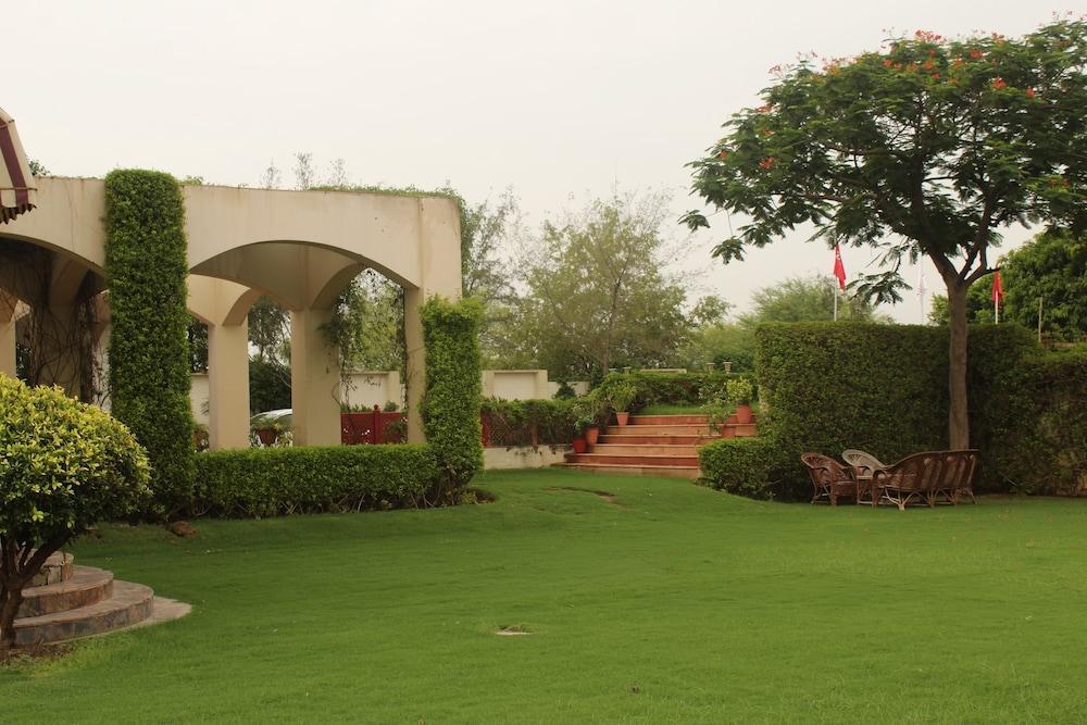 Hotel Ramada By Wyndham Jaipur Jaisinghpura Exterior foto